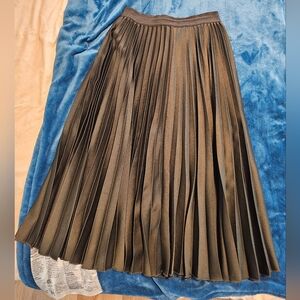 H&M Muted Deep Green Pleated Satin Midi Skirt, Size 4